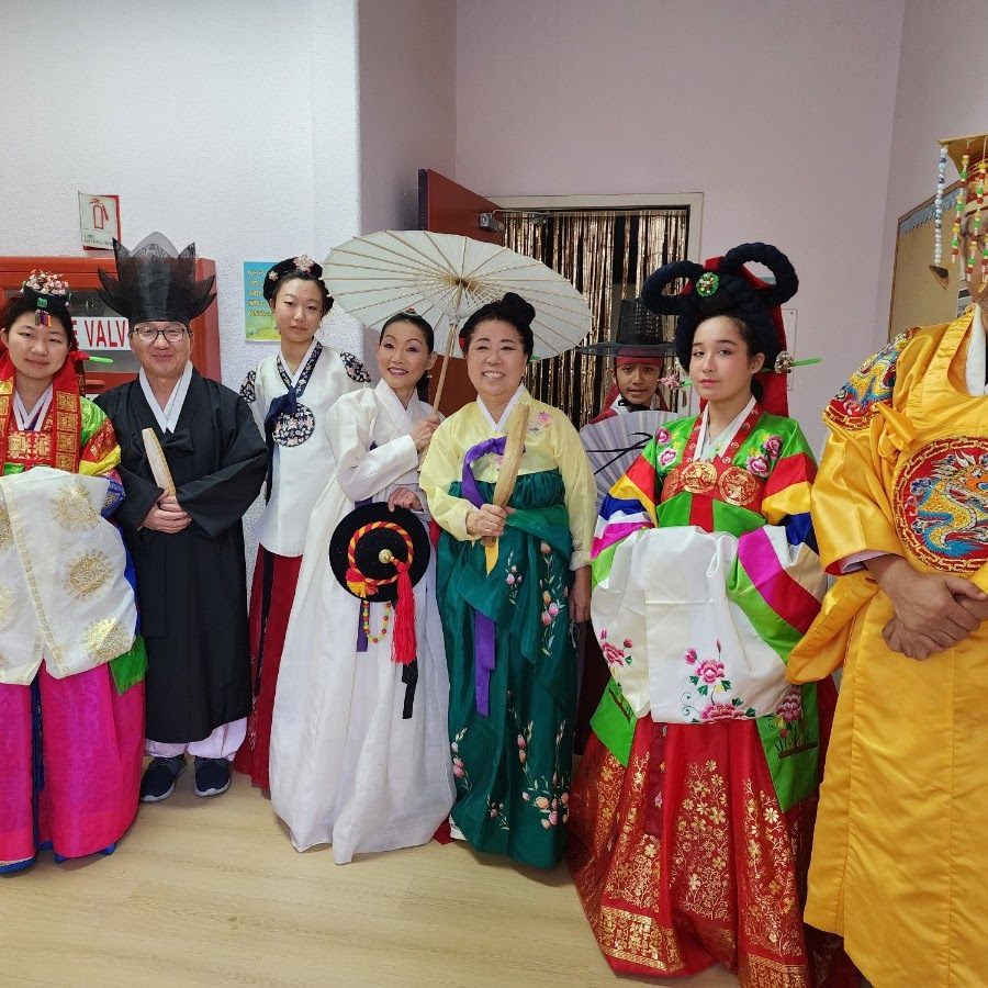 k fest hanbok parade.webp